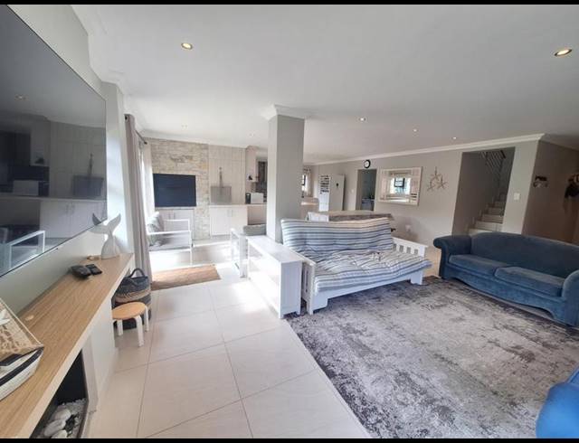 4 BEDROOM HOUSE FOR SALE IN HARTENBOS LANDGOED